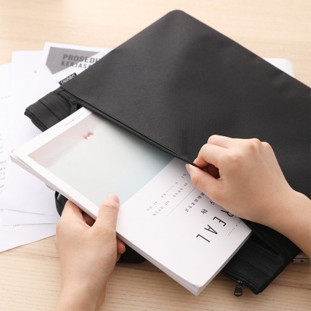 Servieta material textil 2 fermoare neagra deli