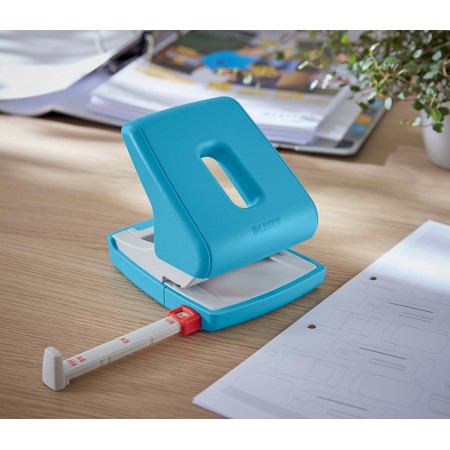 Perforator 30 coli model 5004 albastru celest cosy leitz Perforator 30 coli model 5004 albastru celest cosy leitz